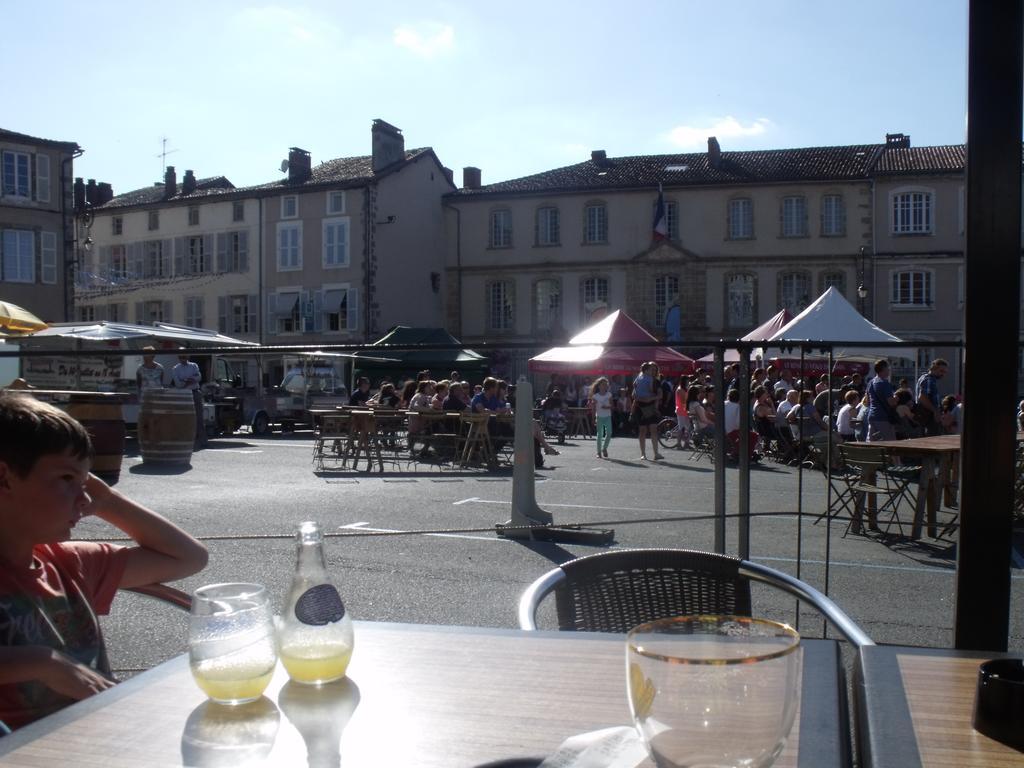 Camping Des Ribieres Confolens Exteriér fotografie