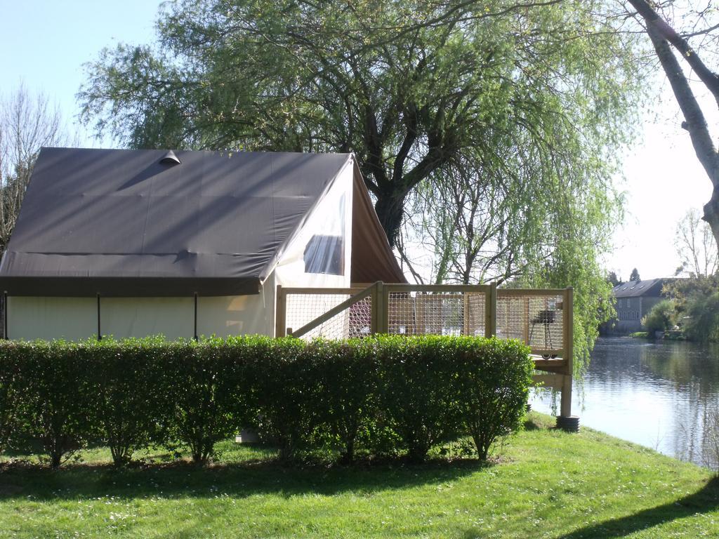 Camping Des Ribieres Confolens Exteriér fotografie