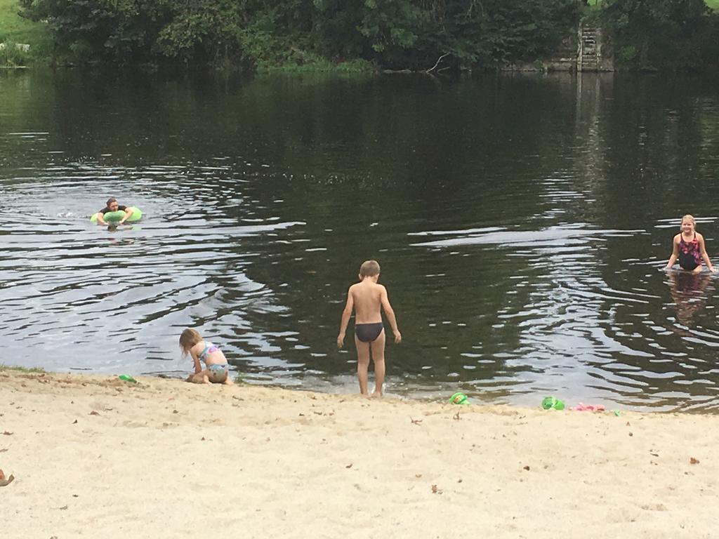 Camping Des Ribieres Confolens Exteriér fotografie