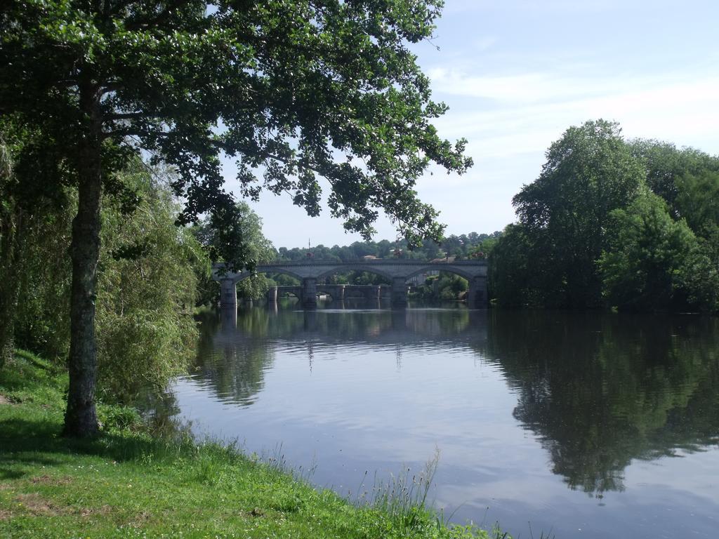 Camping Des Ribieres Confolens Exteriér fotografie