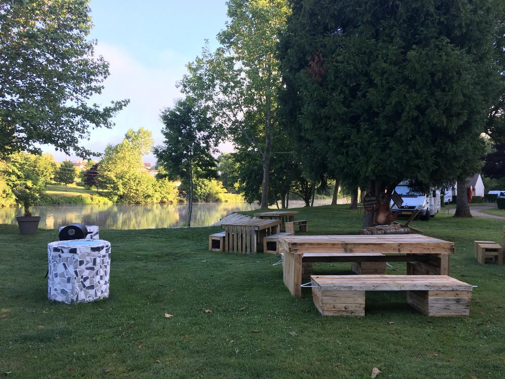 Camping Des Ribieres Confolens Exteriér fotografie