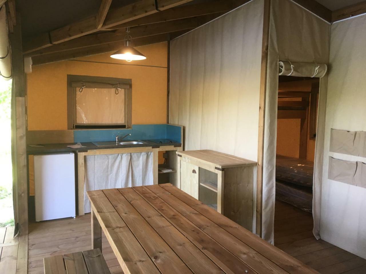 Camping Des Ribieres Confolens Exteriér fotografie